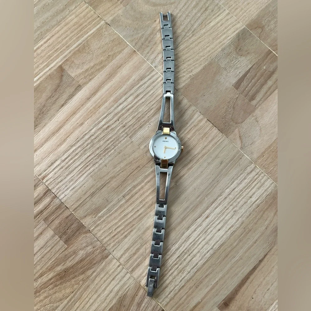 Seiko Ladies Watch Two-Tone Bracelet White Dial Gold-Tone Hands New Battery